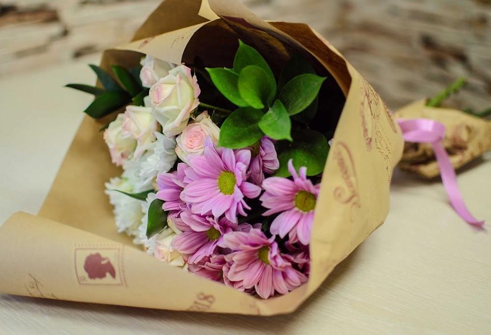 Букет цветов из: Розы и Хризантемы в Сургуте