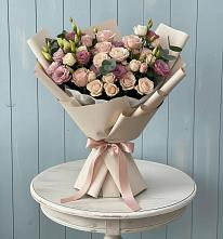 Букет цветов из:  Розы и Лизиантусы в Сургуте