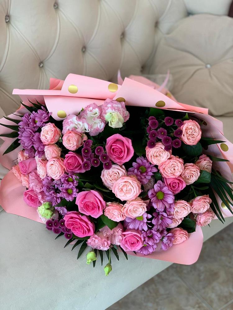 Букет цветов из: Хризантемы, Розы и Лизиантусы в Сургуте