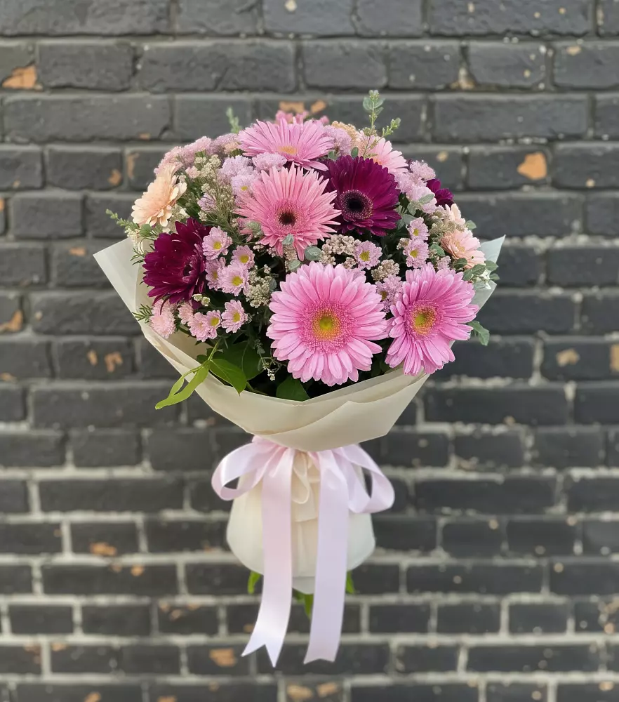 Букет цветов из: Герберы и Хризантемы в Сургуте