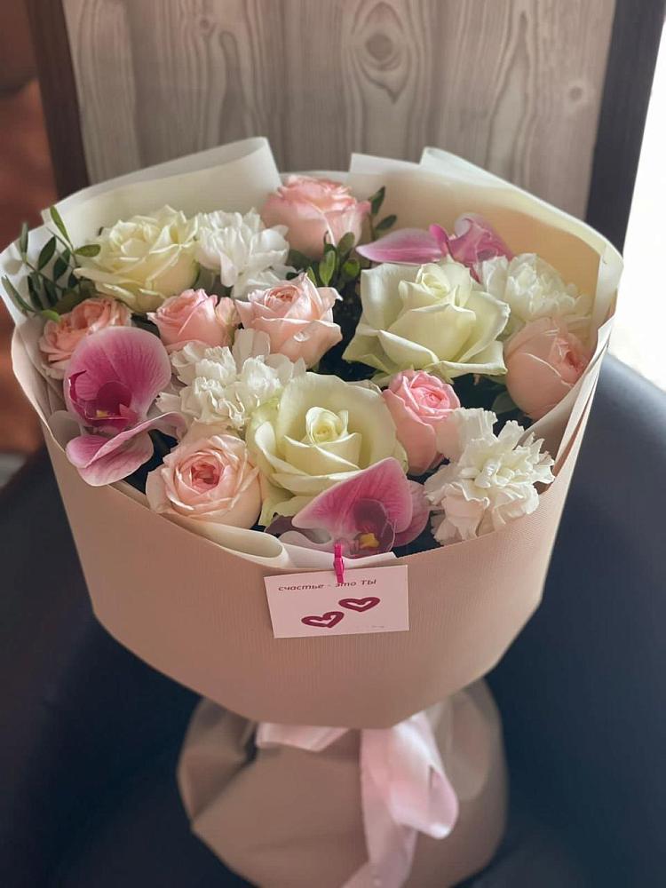 Букет цветов из: Орхидеи, Розы и Гвоздики в Сургуте