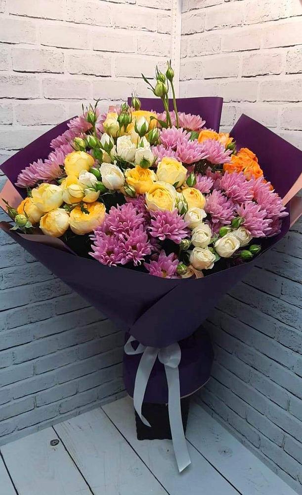 Букет цветов из: Хризантемы и Розы в Сургуте