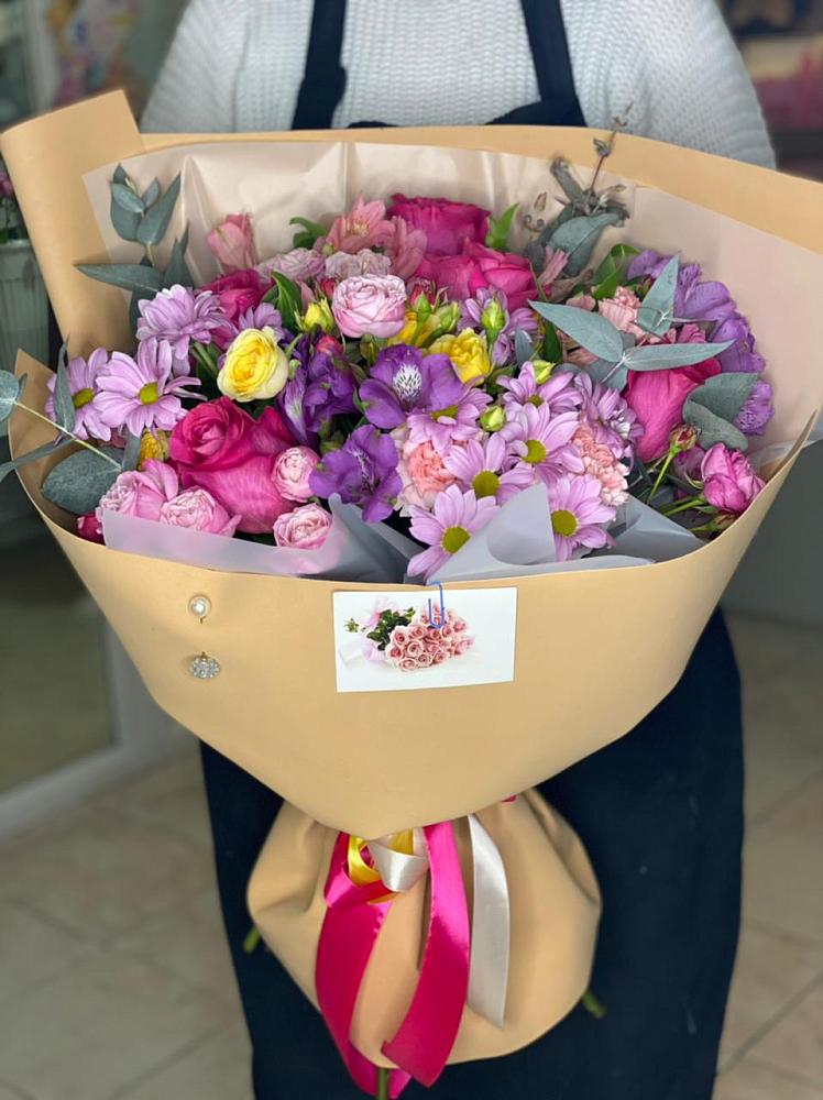 Букет цветов из: Хризантемы, Гвоздики и Альстромерии в Сургуте