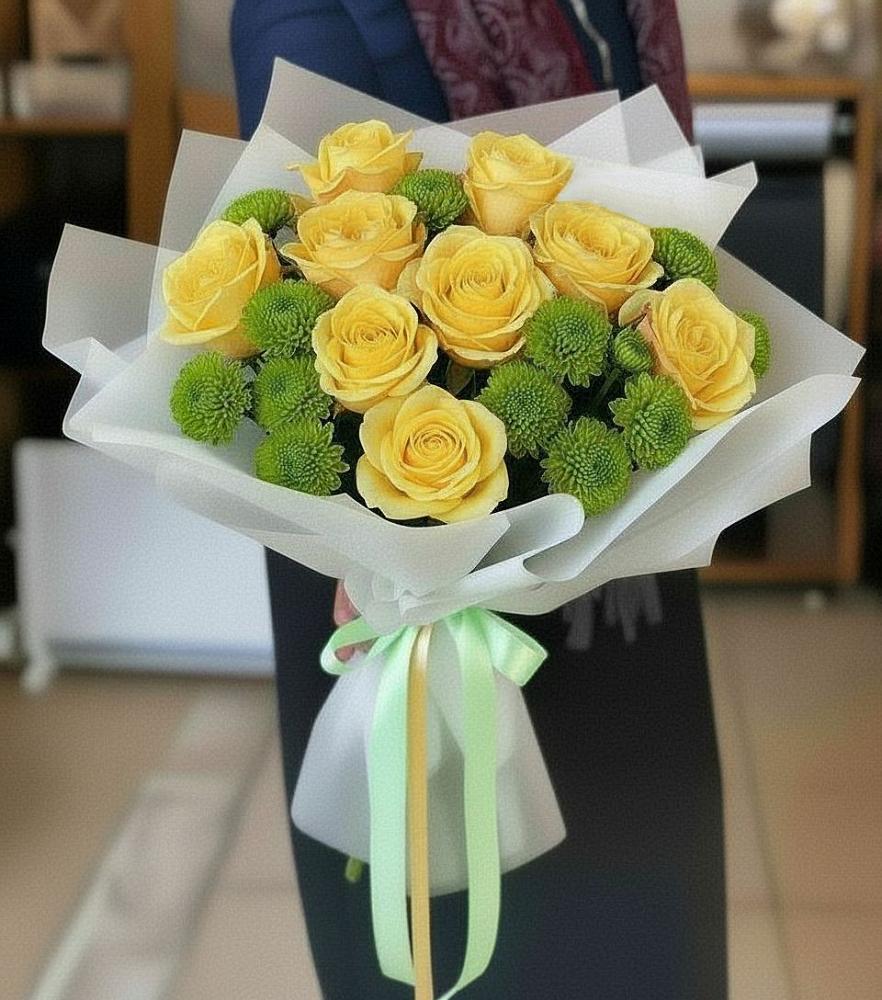 Букет цветов из: Хризантемы и Розы в Сургуте