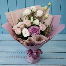 Букет цветов из:  Розы и Лизиантусы в Сургуте
