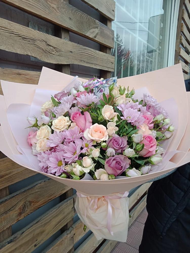 Букет цветов из: Розы и Хризантемы в Сургуте