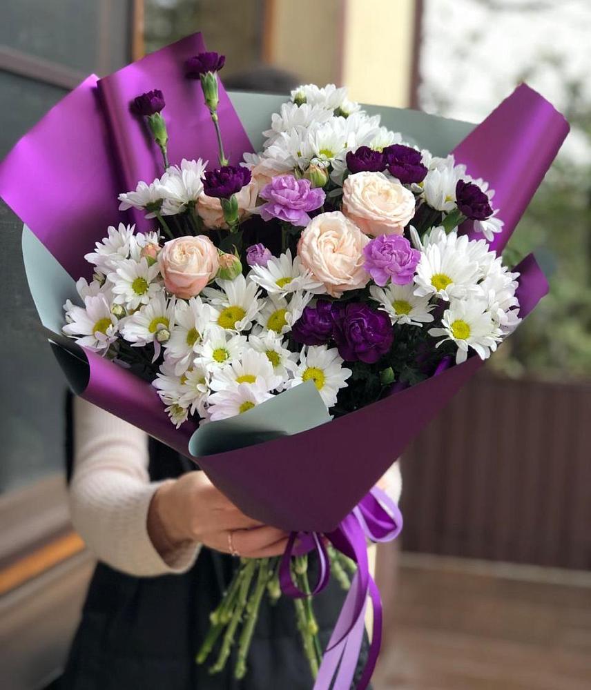 Букет цветов из: Хризантемы, Гвоздики и Розы в Сургуте