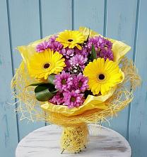 Букет цветов из:  Хризантемы и Герберы в Сургуте