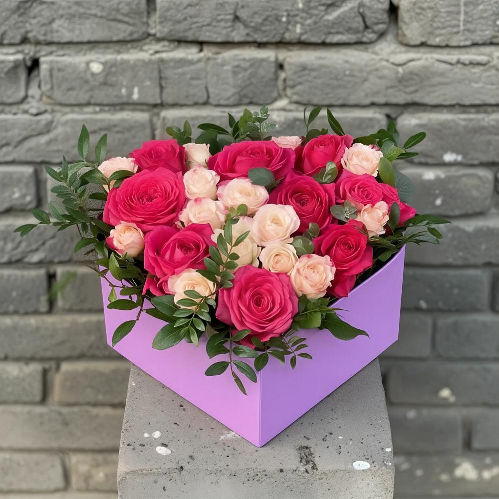 Цветочная композиция из Розы в коробке в Сургуте