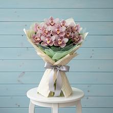Букет цветов из:  Орхидеи и Розы в Сургуте