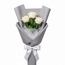 Букет 3 белые розы в Сургуте