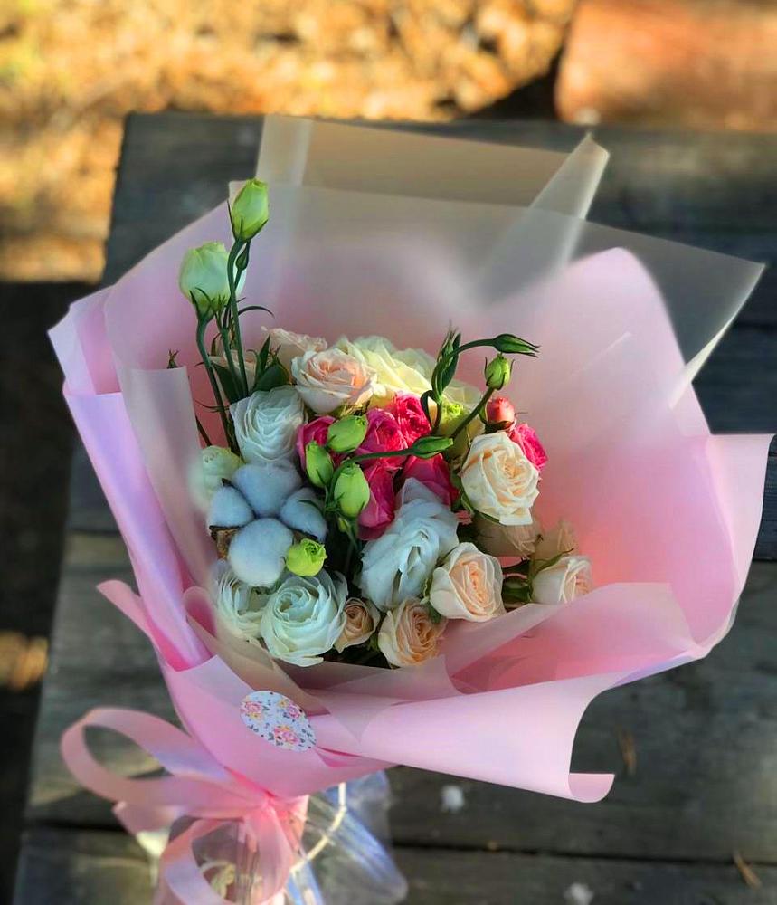 Букет цветов из: Розы и Лизиантусы в Сургуте