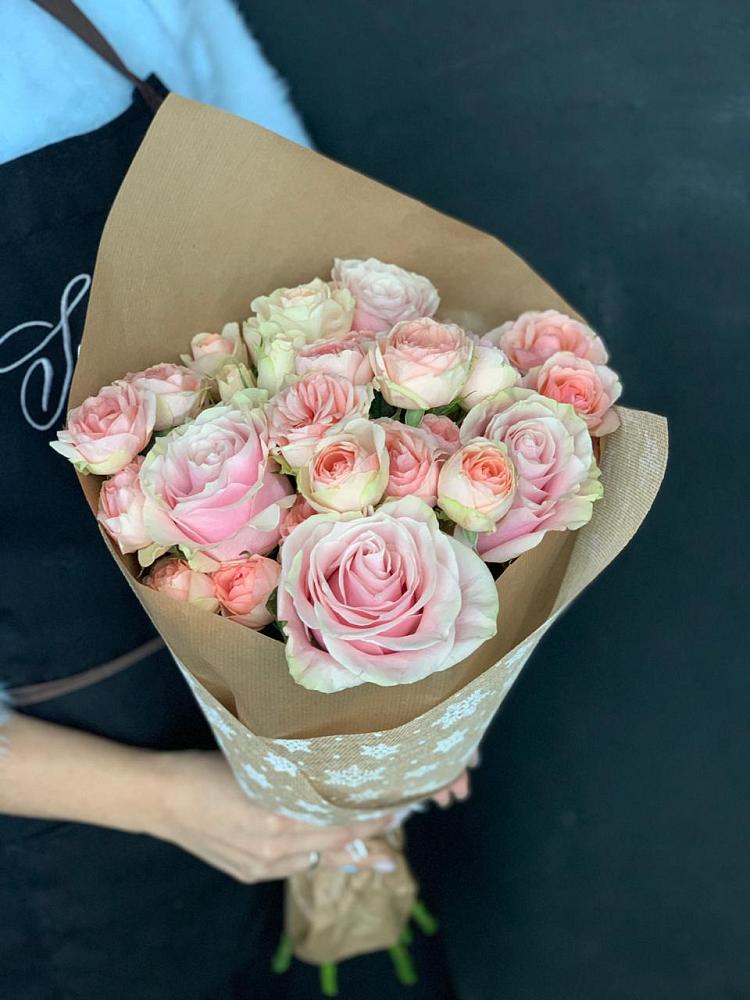 Букет цветов из: Хризантемы и Розы в Сургуте