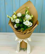 Букет цветов из:  Хризантемы и Лизиантусы в Сургуте