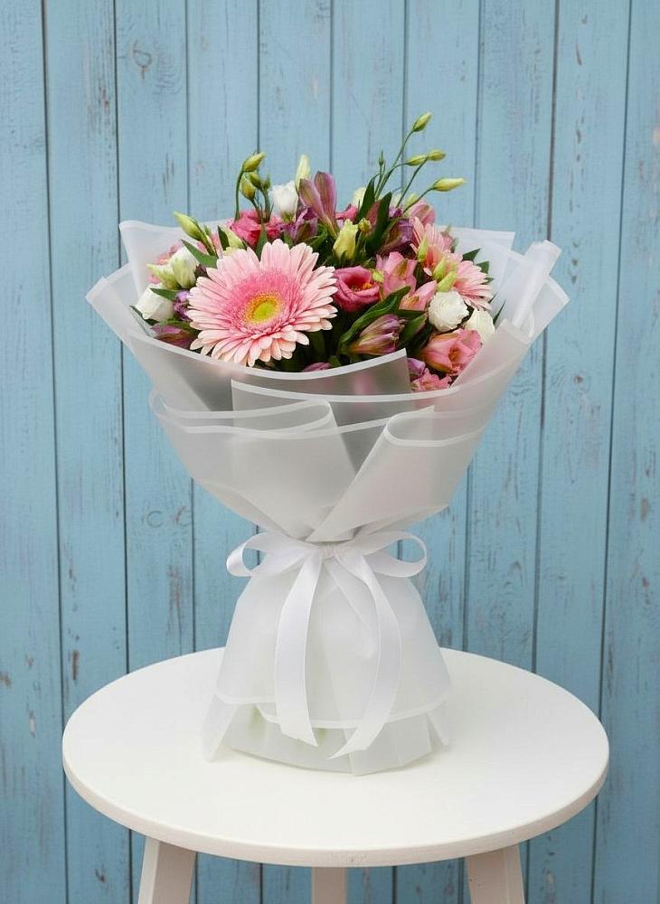 Букет цветов из: Герберы, Альстромерии и Лизиантусы в Сургуте