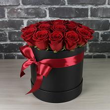 Цветочная композиция из Розы в шляпной коробке в Сургуте