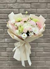 Букет цветов из:  Гвоздики, Розы, Лизиантусы и Хризантемы #REPLACE_PRED# Сургуте