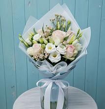 Букет цветов из:  Розы и Лизиантусы в Сургуте
