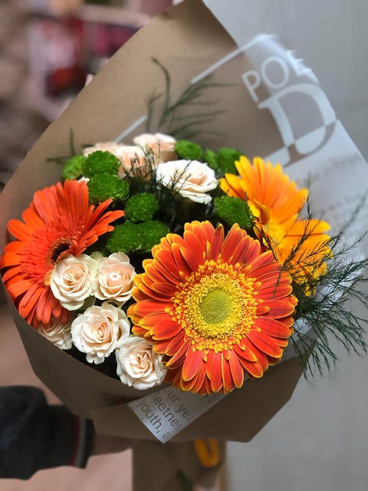 Букет цветов из: Герберы, Хризантемы и Розы в Сургуте