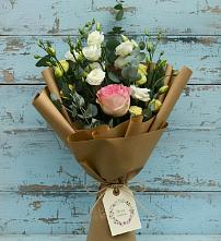 Букет цветов из:  Розы и Лизиантусы в Сургуте