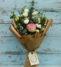 Букет цветов из:  Розы и Лизиантусы в Сургуте