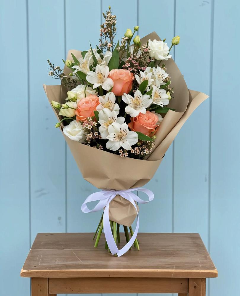 Букет цветов из: Альстромерии, Лизиантусы, Розы и Хризантемы в Сургуте